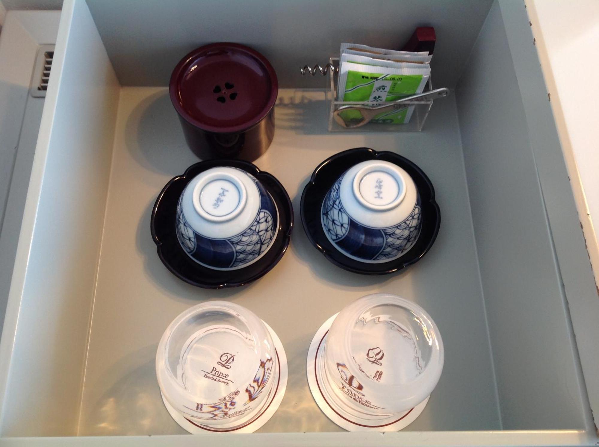 Shin Furano Prince Hotel Phòng bức ảnh A tea set in a drawer