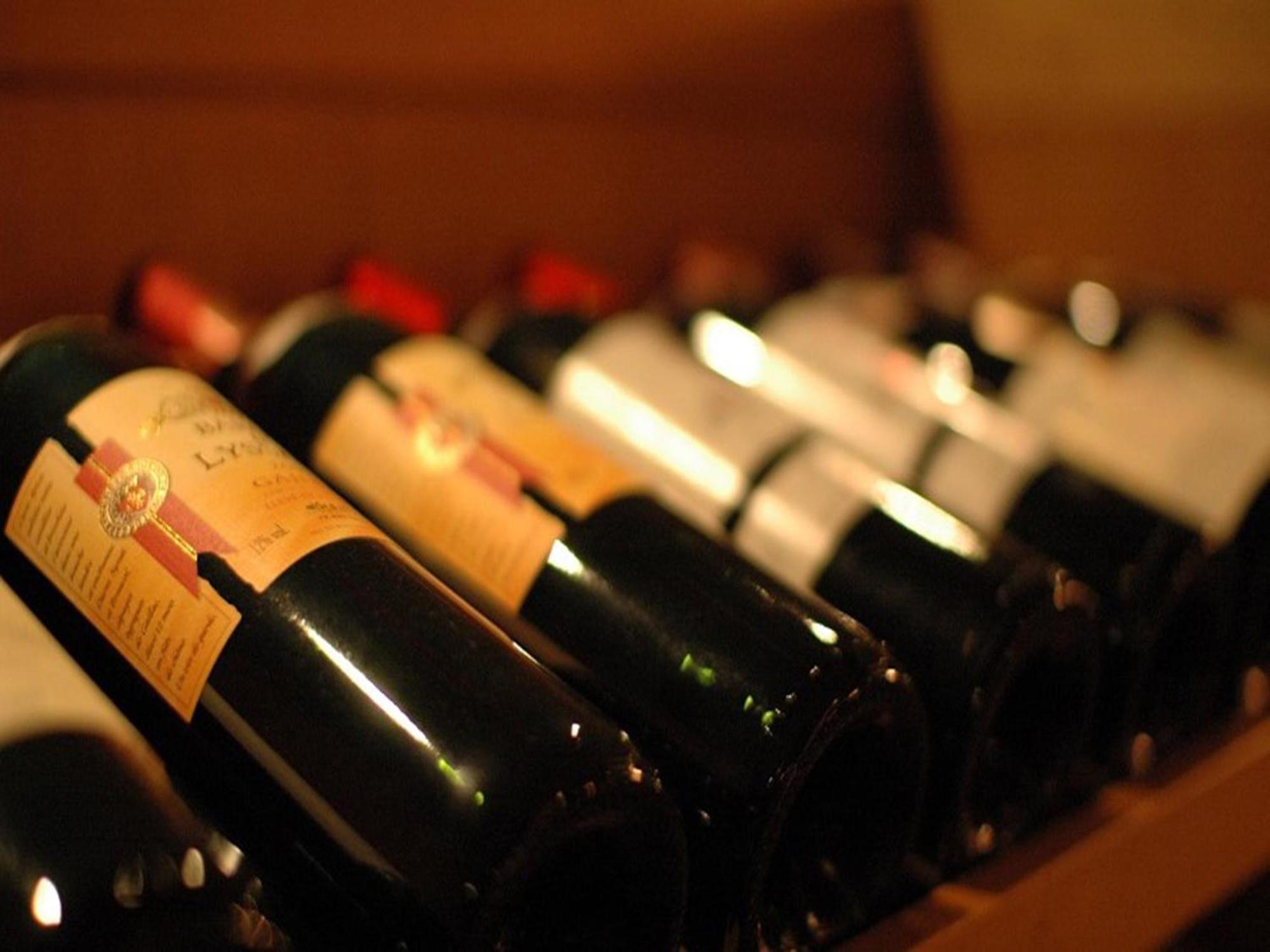 Shin Furano Prince Hotel Ngoại thất bức ảnh Wine bottles